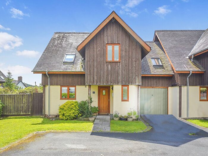 3 Bedroom Detached House For Sale In Derw Y Brenin, Tregynon, Newtown, Powys, SY16