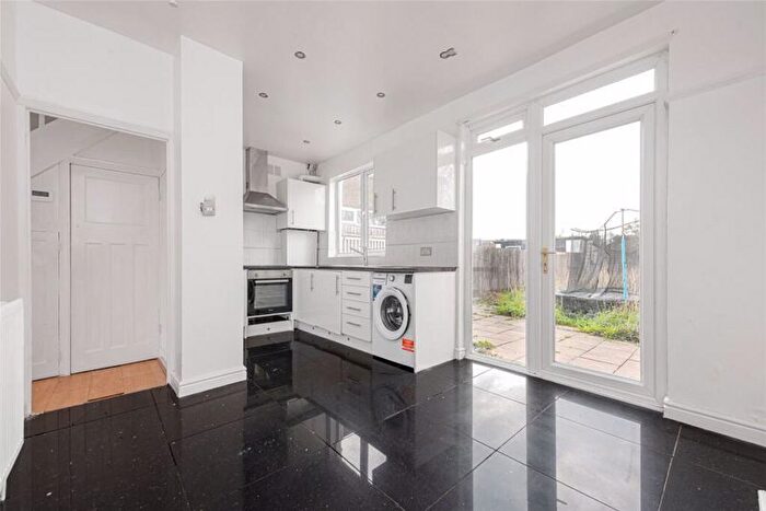 3 Bedroom Property To Rent In Chailey Avenue, Enfield, EN1