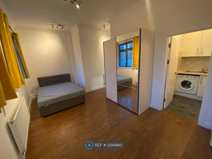 Studio To Rent In Seven Sisters Road, London, N4