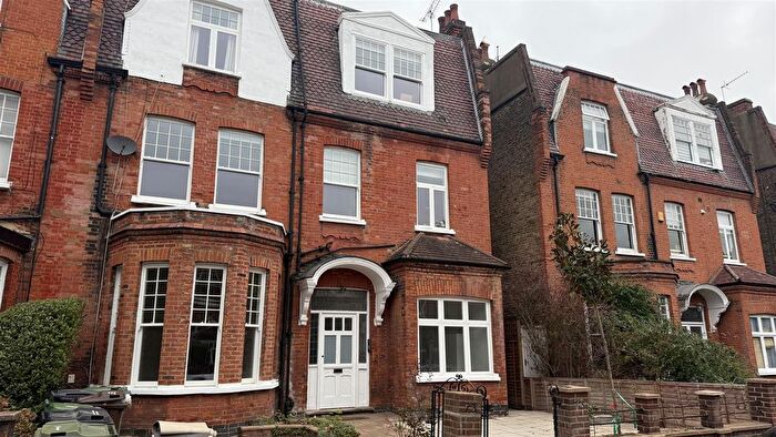 3 Bedroom Flat To Rent In Aberdare Gardens, South Hampstead, NW6