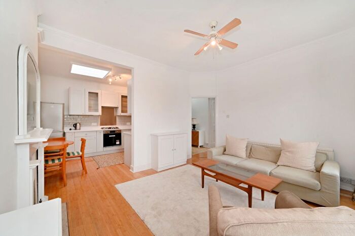 2 Bedroom Flat To Rent In Hazlitt Road, Kensington, W14
