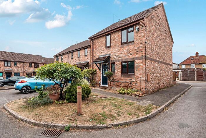 3 Bedroom End Terrace House For Sale In Northfield Road, Maidenhead, SL6