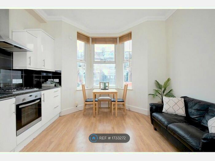 2 Bedroom Flat To Rent In Gipsy Road, Norwood, SE27