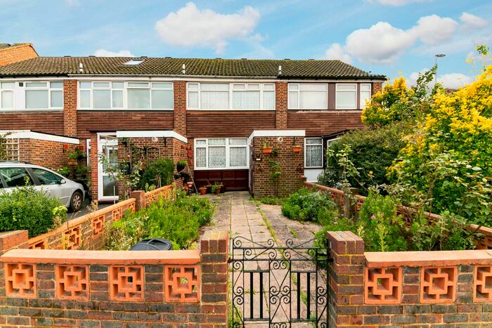 4 Bedroom Semi-Detached House To Rent In Effort Street, London, SW17