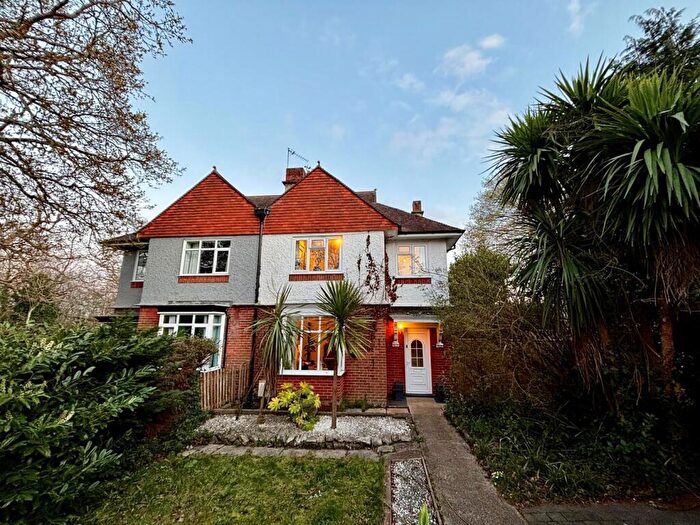 3 Bedroom Semi Detached House For Sale In Crossways, Camp Hill, Newport, PO30