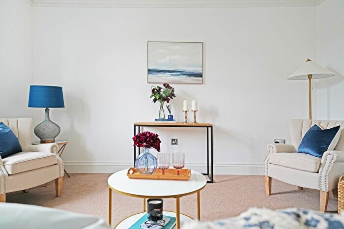 2 Bedroom Apartment For Sale In Station Road, Dorridge, B93