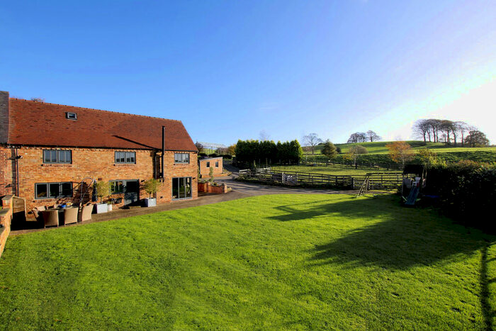 4 Bedroom Barn Conversion For Sale In Ticknall Road, Hartshorne, DE11