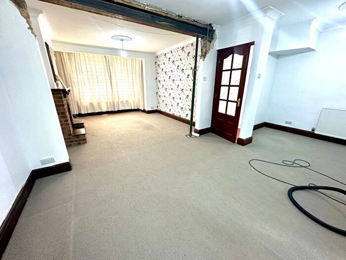 3 Bedroom Semi-Detached House To Rent In Waltham Avenue, Hayes, UB3