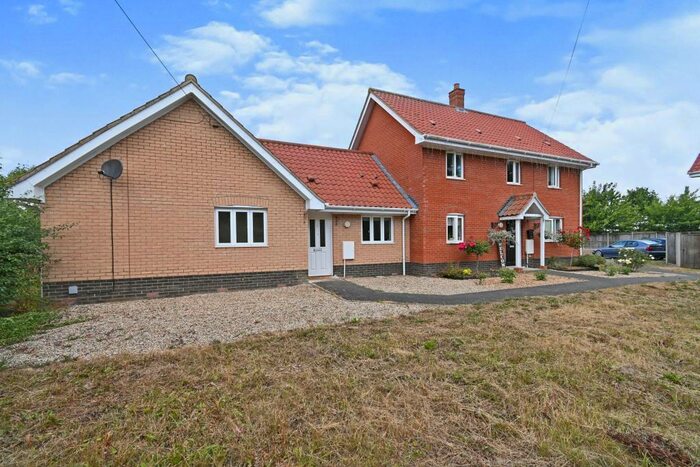 2 Bedroom Bungalow For Sale In Tenwinter's Pightle, The Street, Bergh Apton, Norwich, NR15