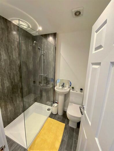 1 Bedroom House To Rent In Burnley Road, Colne, BB8