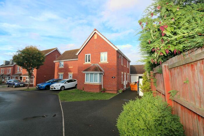 3 Bedroom Semi-Detached House To Rent In Cook Gardens, Hull, HU12