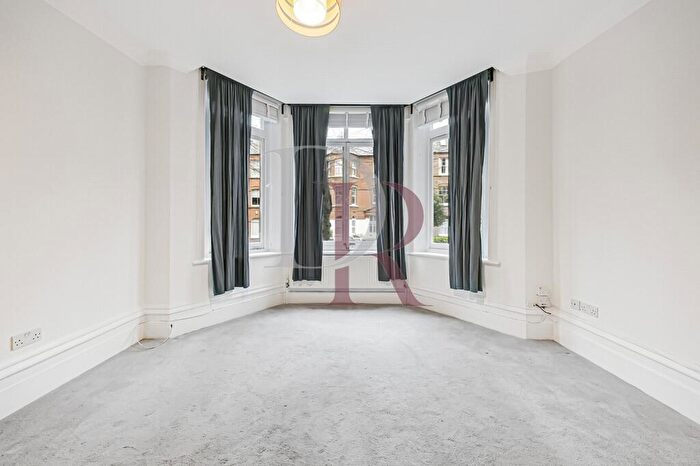 2 Bedroom Apartment To Rent In Compayne Gardens, South Hampstead, NW6