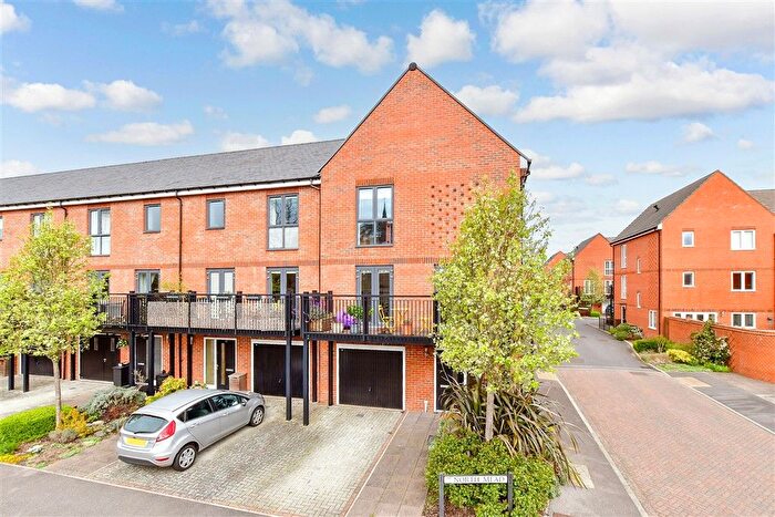 4 Bedroom End Terrace House For Sale In North Mead, Chichester, West Sussex, PO19