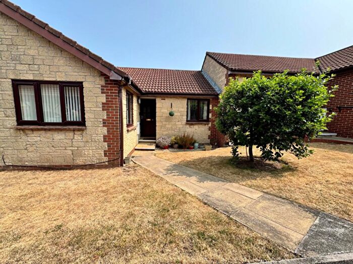 2 Bedroom Bungalow For Sale In Kingshill Gardens, Nailsea, Bristol, North Somerset, BS48