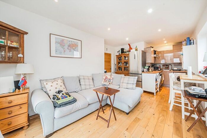 2 Bedroom Flat To Rent In Fortis Green, London, N2