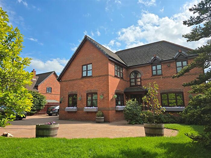 4 Bedroom Detached House For Sale In Poynt Chase, Worsley, Manchester, M28