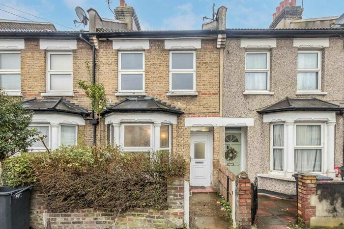 3 Bedroom Terraced House To Rent In Hampton Road, Croydon, CR0