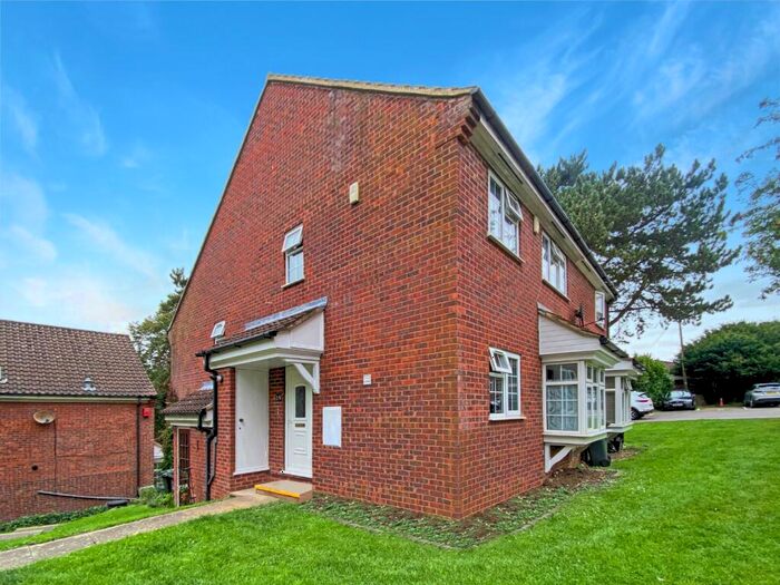 2 Bedroom End Of Terrace House To Rent In Somersby Close, Luton, Bedfordshire, LU1