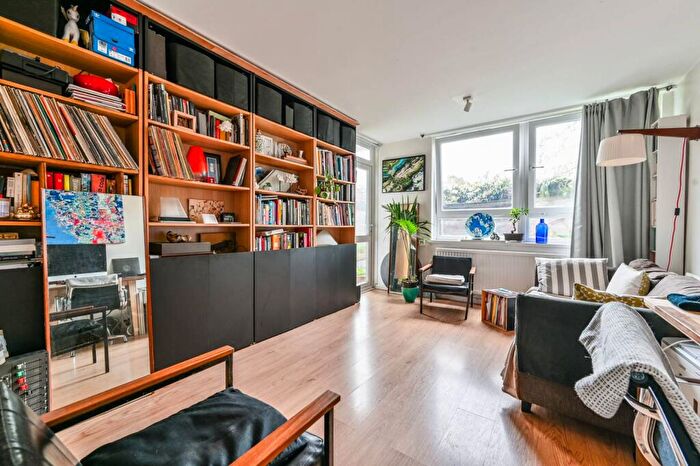 1 Bedroom Flat For Sale In Ringmer Gardens, Holloway, London, N19