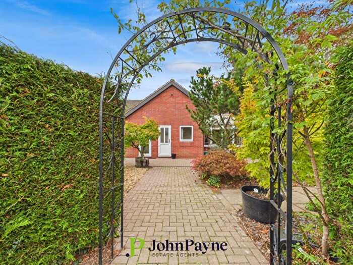 3 Bedroom Bungalow To Rent In Stoneleigh Road, Baginton, Warwickshire, CV8