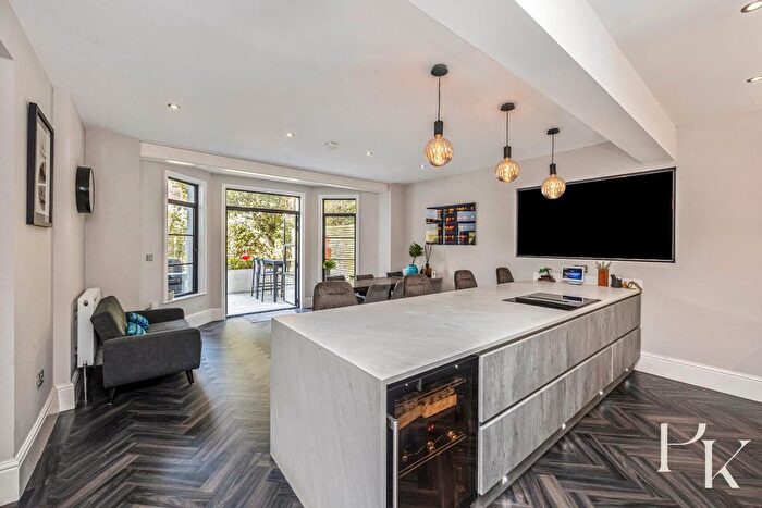 3 Bedroom Maisonette To Rent In Compton Avenue, Brighton, BN1