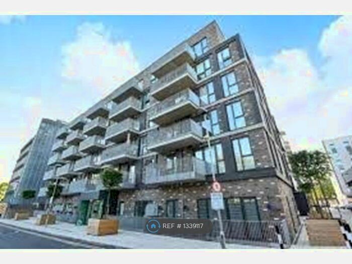 3 Bedroom Flat To Rent In Crossways, Slough, SL1