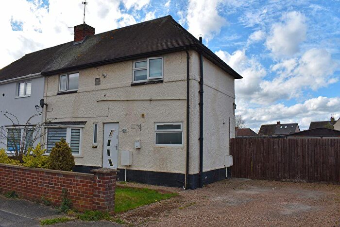 3 Bedroom Semi Detached House For Sale In Middleton Road, Newark, NG24