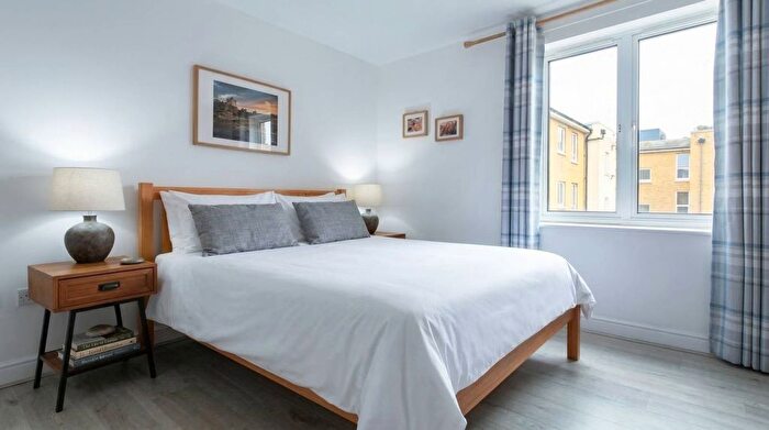 2 Bedroom Flat For Sale In Johnson Lock Court, Candle Street, Stepney, London, E1