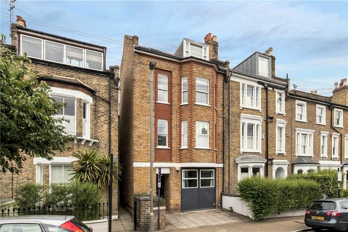 3 Bedroom Flat To Rent In Brodrick Road, London, SW17