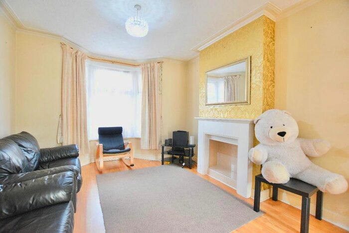 3 Bedroom Terraced House To Rent In Lawrence Road, London, E6