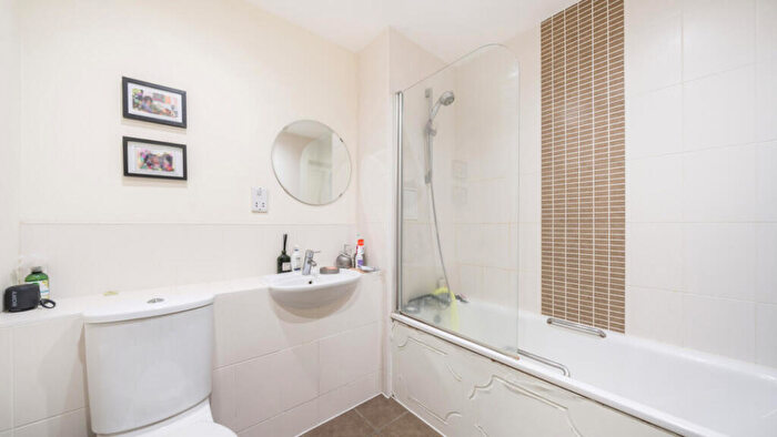 1 Bedroom Flat For Sale In Meadowcroft Mews, London, SE6