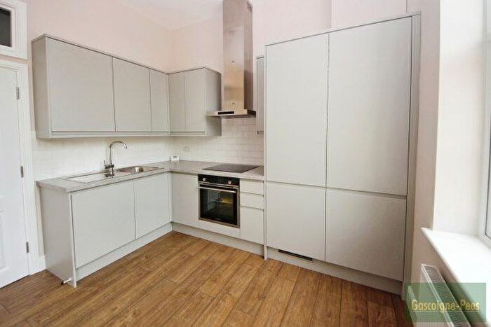 1 Bedroom Flat To Rent In Manor Drive North, New Malden, KT3