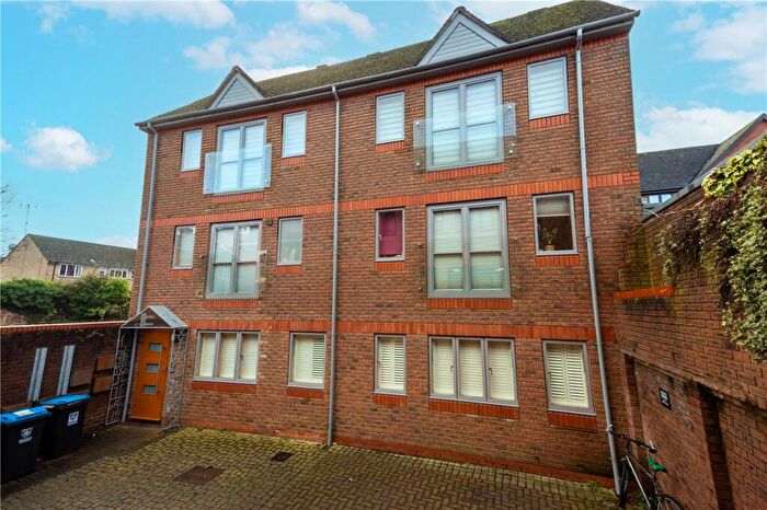 2 Bedroom Flat For Sale In High Street, Berkhamsted, HP4