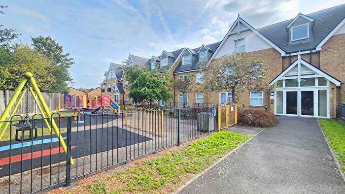 2 Bedroom Flat To Rent In Tanners Close, Dartford, DA1