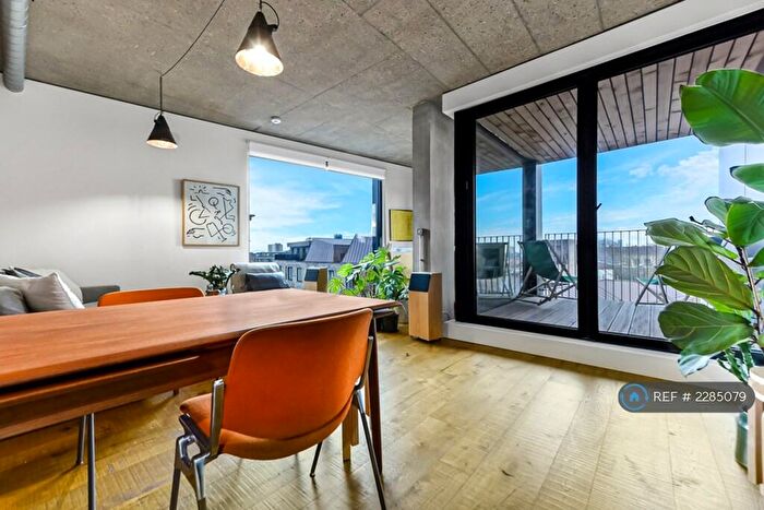 2 Bedroom Flat To Rent In Lamb Lane, London, E8