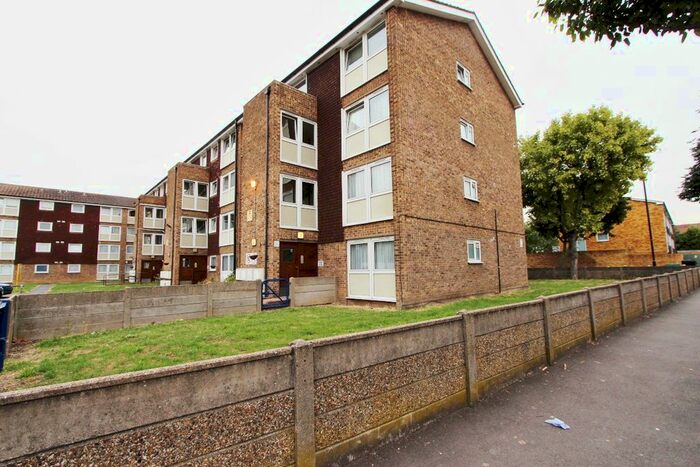 2 Bedroom Flat To Rent In Ashdown Court, Tottenham, London, N17