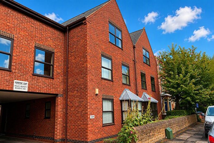 2 Bedroom Flat To Rent In Trent Boulevard, Nottingham, NG2