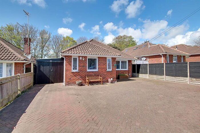 2 Bedroom Detached Bungalow For Sale In Beeches Avenue, Charmandean, Worthing, West Sussex, BN14