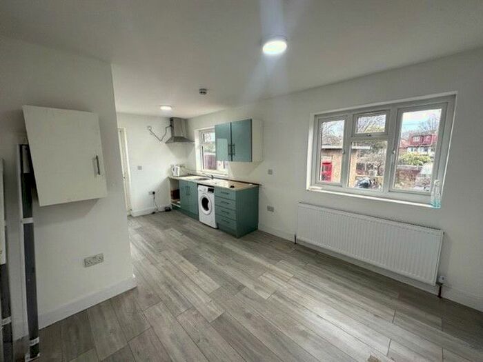 Studio To Rent In Colin Crescent, Colindale, NW9