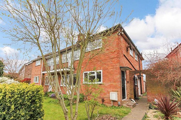 3 Bedroom Maisonette To Rent In Coniston Road, Leamington Spa, CV32