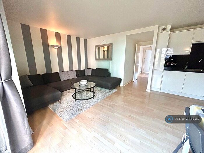 2 Bedroom Flat To Rent In Deals Gateway, London, SE13