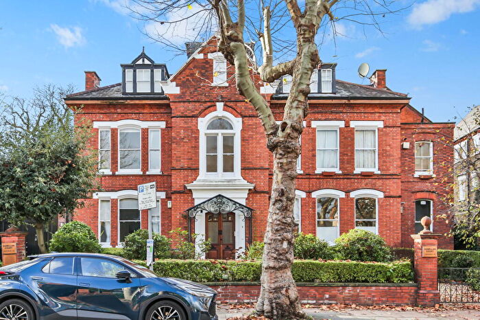 2 Bedroom Flat For Sale In Mapesbury Road, London, NW2