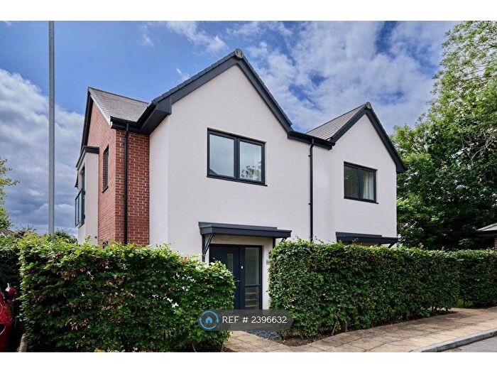 2 Bedroom Maisonette To Rent In Presentation Way, Reading, RG30