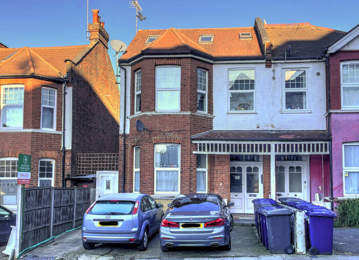 Studio To Rent In Dollis Park, Finchley Central, N3