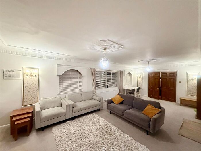 4 Bedroom Property To Rent In Montagu Road, Datchet, Slough, SL3