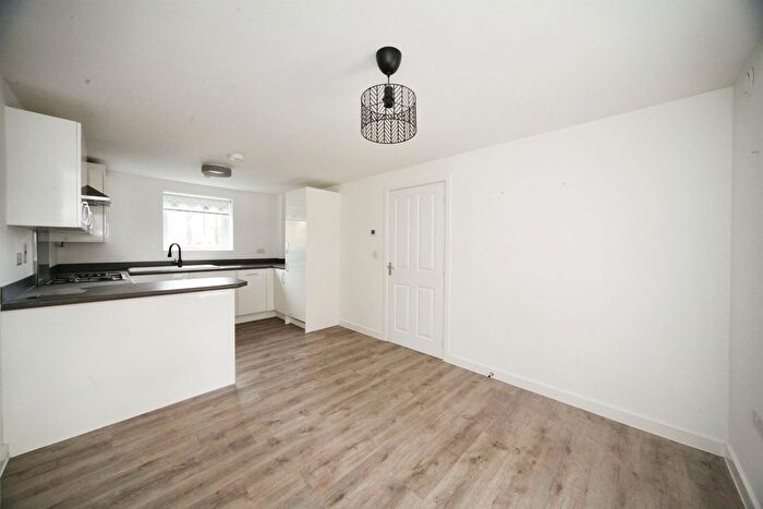 2 Bedroom Flat For Sale In Tilling Green, Dunstable, LU5