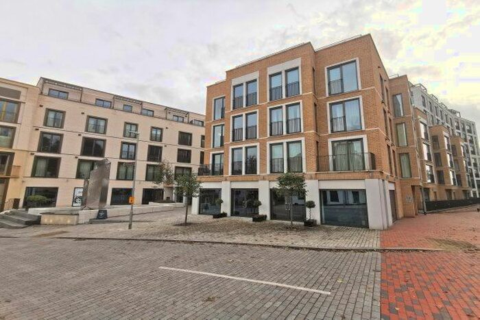 2 Bedroom Flat To Rent In The Potteries, Tunbridge Wells, TN2