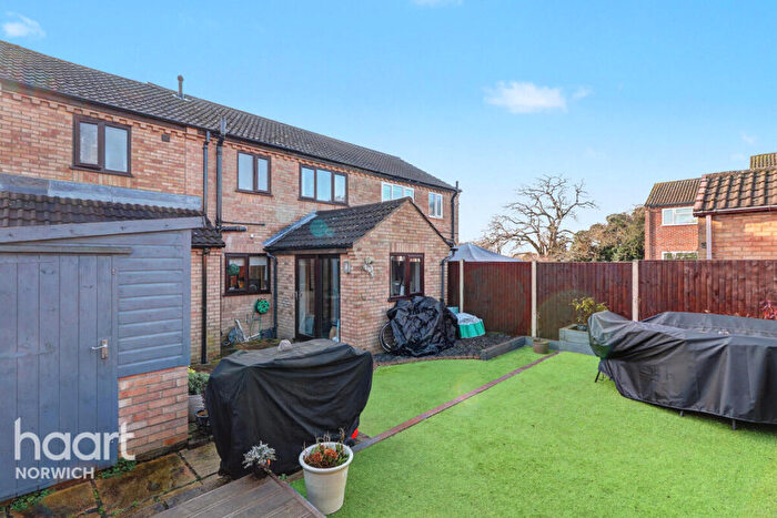 4 Bedroom Semi Detached House For Sale In White Gates, Norwich, NR5