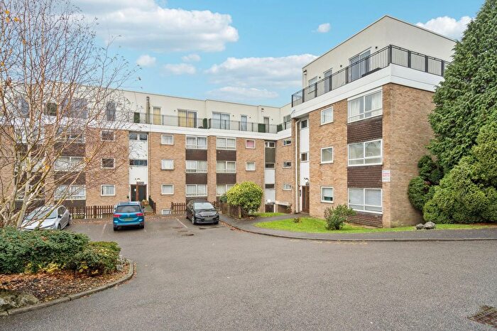 2 Bedroom Flat For Sale In Solomons Hill, Rickmansworth, WD3
