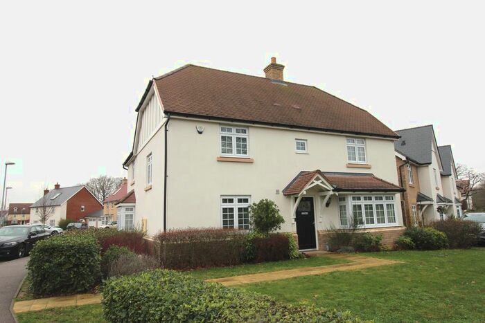 4 Bedroom Detached House To Rent In Christmas Tree Crescent, Hawkwell, Hockley SS5